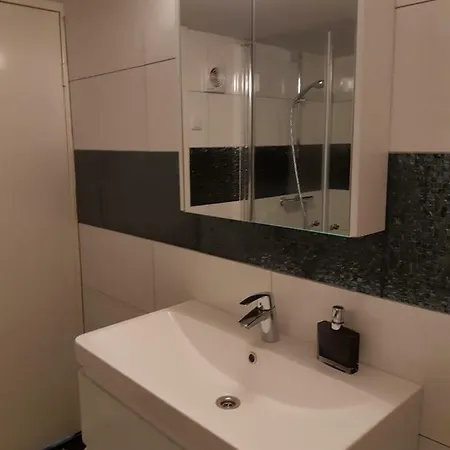74 Pijnboomstraat Apartment Den Haag